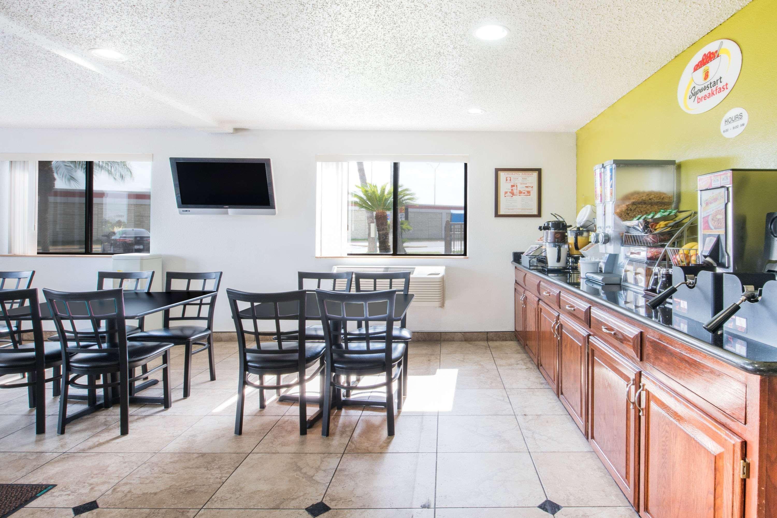 Super 8 By Wyndham Harlingen Tx Hotel Exterior photo