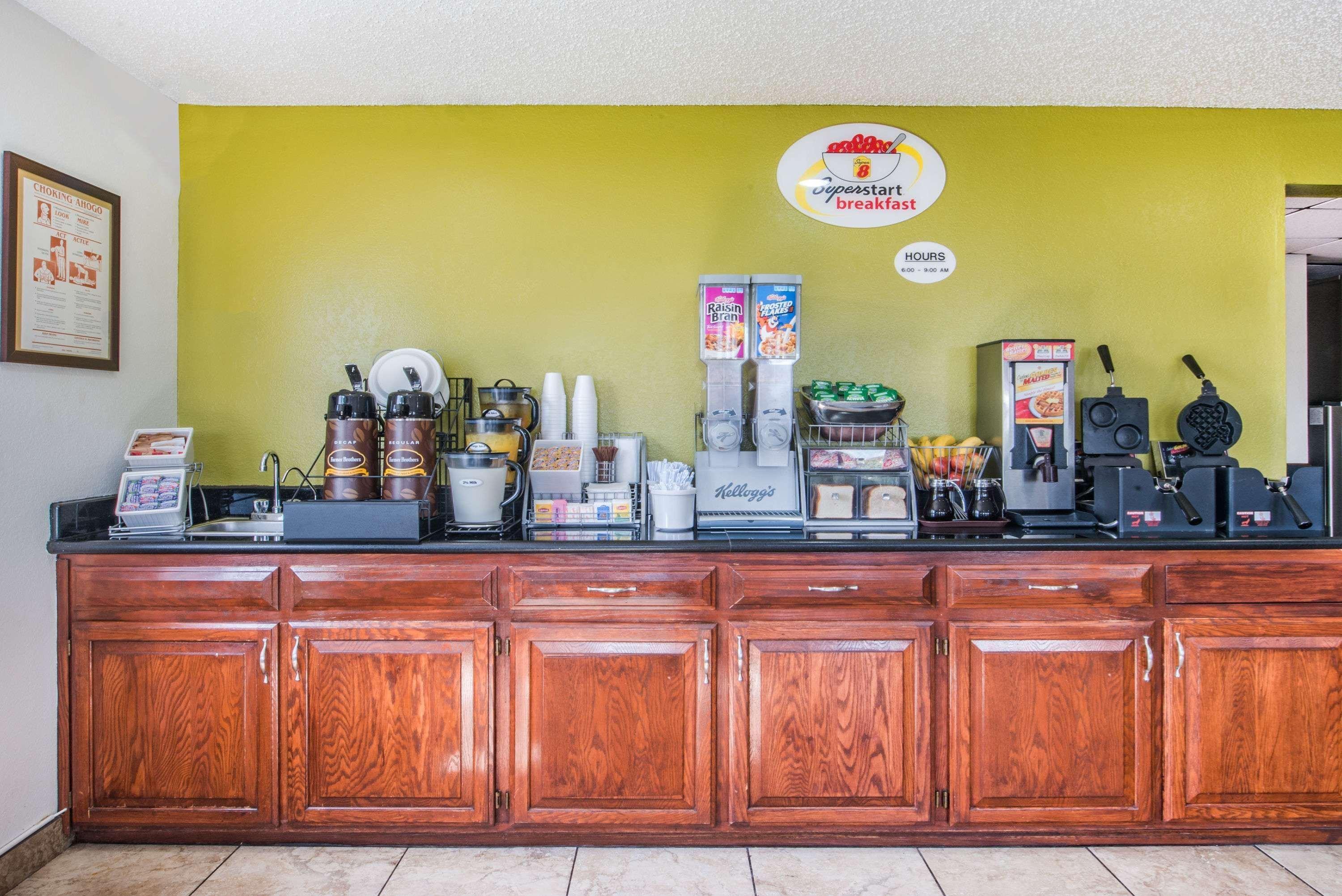Super 8 By Wyndham Harlingen Tx Hotel Exterior photo